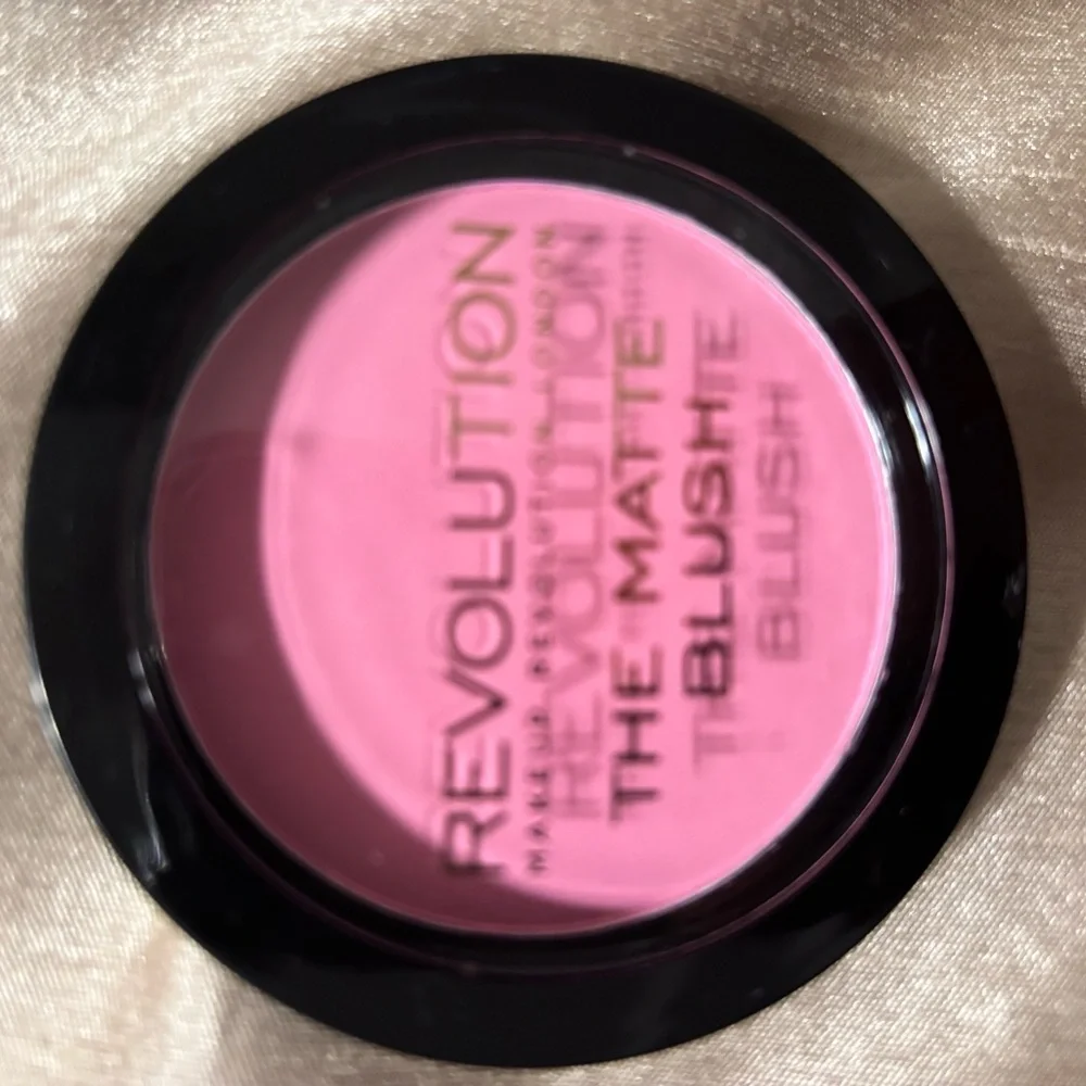 Revolution Make Up Bundle Set